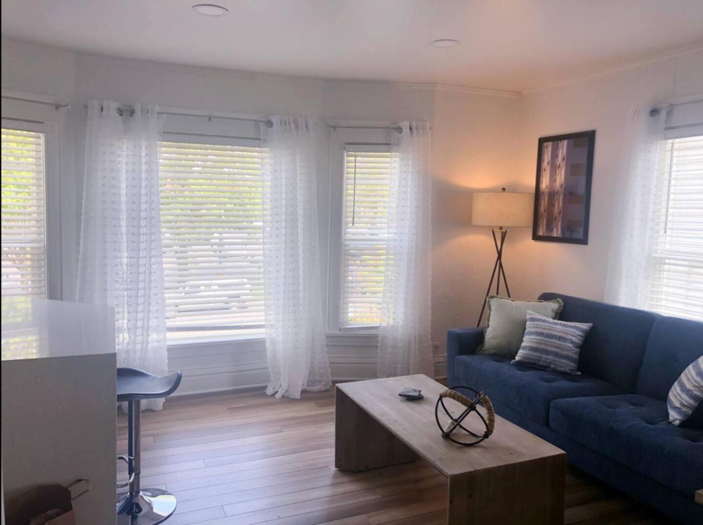 Hospitals Manito Park, Huckleberrys Market Apartment *