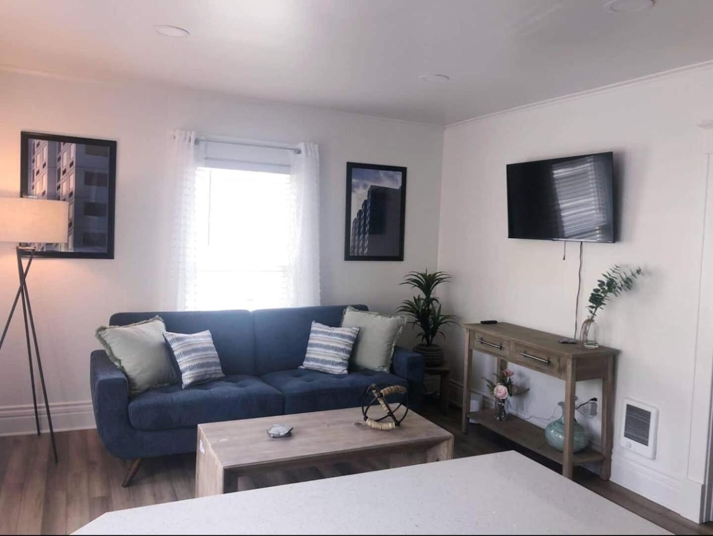 Hospitals Manito Park, Huckleberrys Market Apartment *